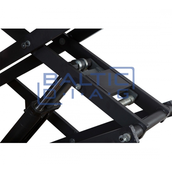 The double scissor lift is 3000 kg mounted on the floor