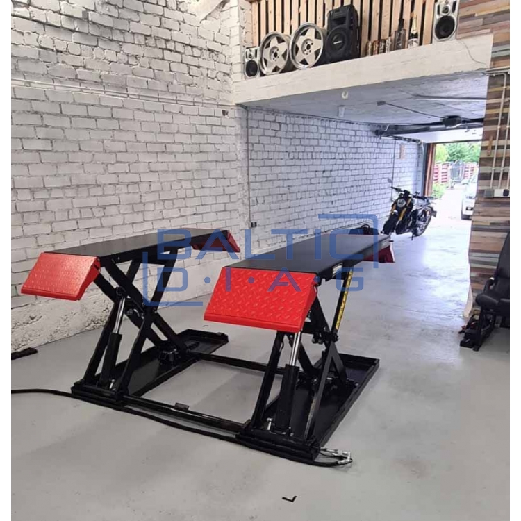 Mobile mid-rise scissor lift for vehicles BD-S2
