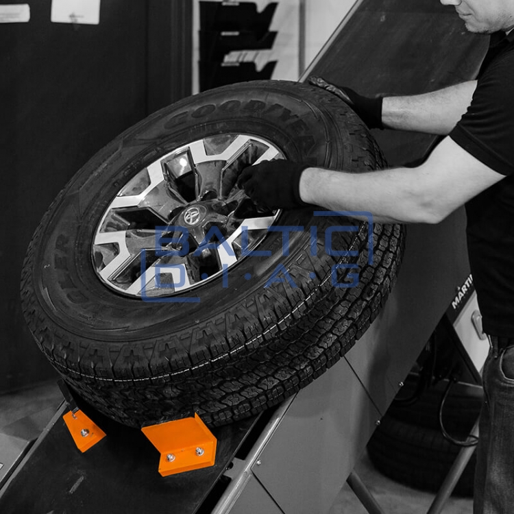 Martins Industries TC-18 tire conveyor