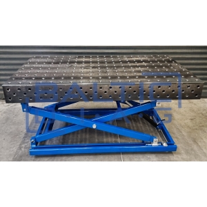 Welding table with hydraulic table top lifting system