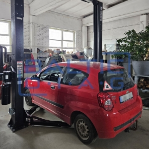 Double post lift with over top synchronization and 3 + 3 arms, 4T BD-4000VM33 Double post lift with over top synchronization and 3 + 3 arms, 4T BD-4000VM33