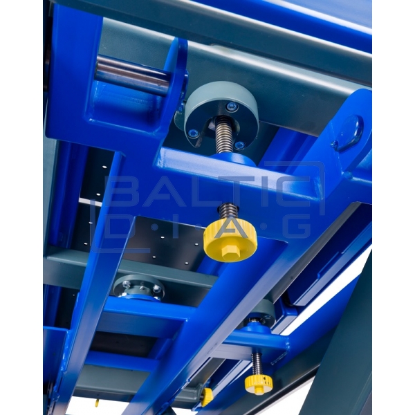 Electrohydraulic, mobile scissor lift for electric cars BT1200