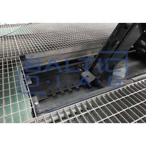 Mid-rise scissor lift for body painting work PrepLift