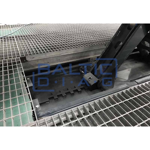 Mid-rise scissor lift for body painting work PrepLift