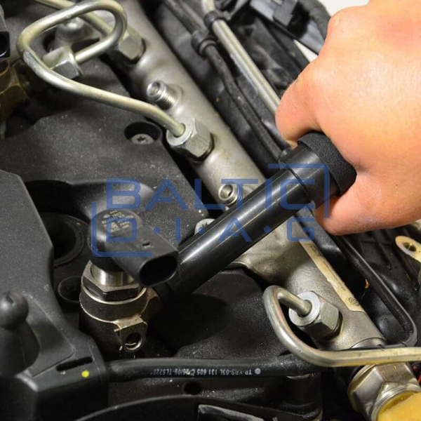 Universal common rail injector puller