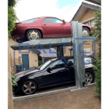 Dviejų kolonų parkingo keltuvas grindiniam šildymui