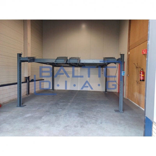 Four-post, four-car parking lift
