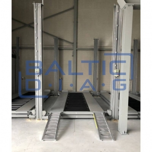 Four-post triple parking lift