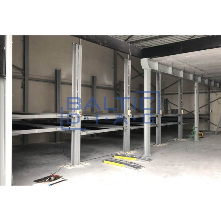 Four-post triple parking lift