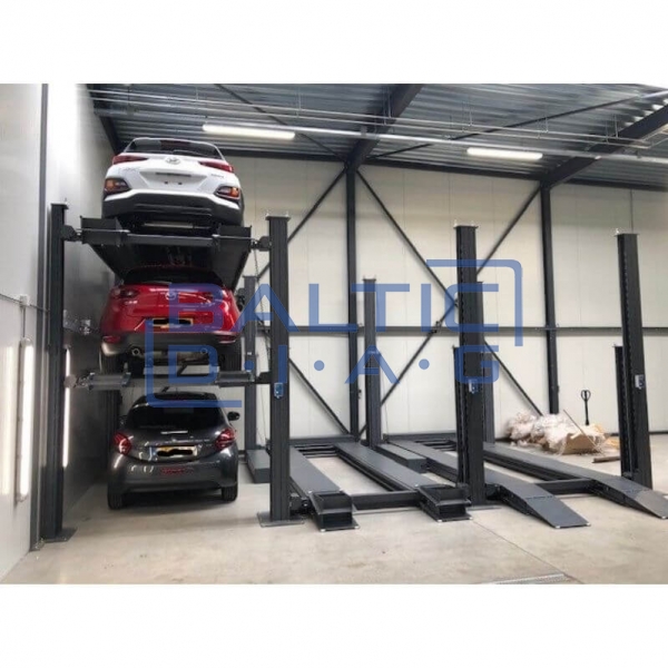 Four-post triple parking lift