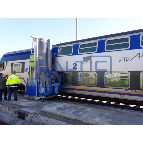 Self-propelled battery-powered bus and truck washing machine Speedy Wash PONY LX