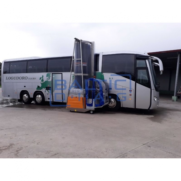 Savaeigė akumuliatorinė autobusų ir sunkvežimių plovimo mašina Speedy Wash PONY LX