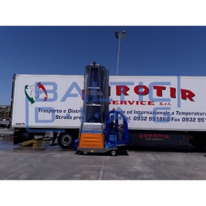 Self-propelled battery-powered bus and truck washing machine Speedy Wash PONY LX