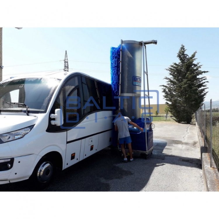 Savaeigė akumuliatorinė autobusų ir sunkvežimių plovimo mašina SW 626 LX