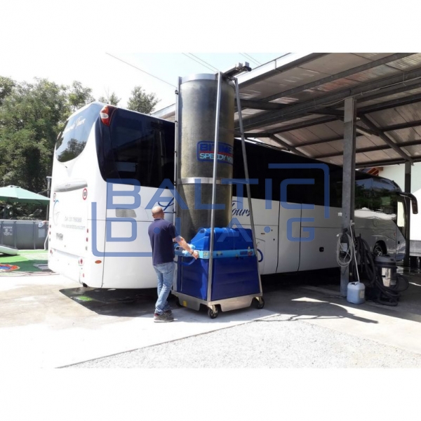 Savaeigė akumuliatorinė autobusų ir sunkvežimių plovimo mašina SW 626 LX