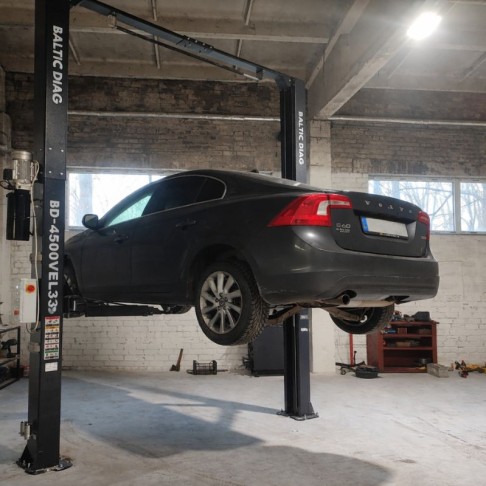 Dviejų kolonų keltuvas su elektromagnetiniu fiksavimu ir 3 + 3 pakopų letenomis, 4,5T BD-4500VEL33