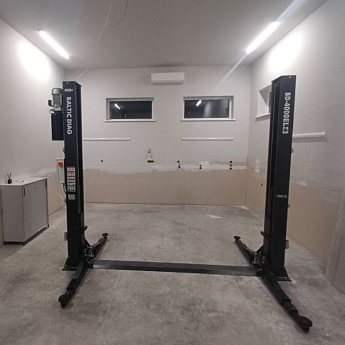 Double post lifter with electromagnetic safety locking, 3 + 3-steps arms 4t BD-4000EL33