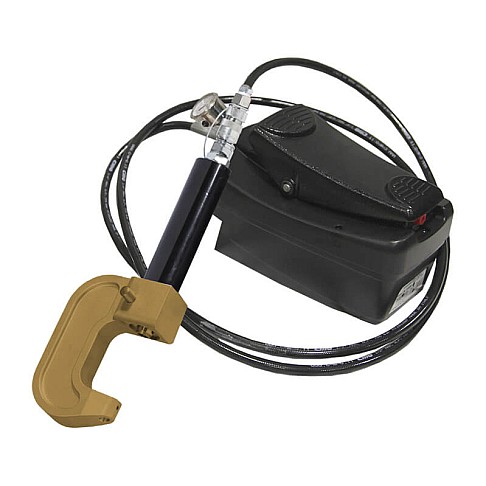 Riveting system with hydraulic pump, 6 t, 34 mm C-Arm, and universal die set