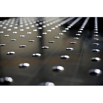 Welding table with hydraulic table top lifting system