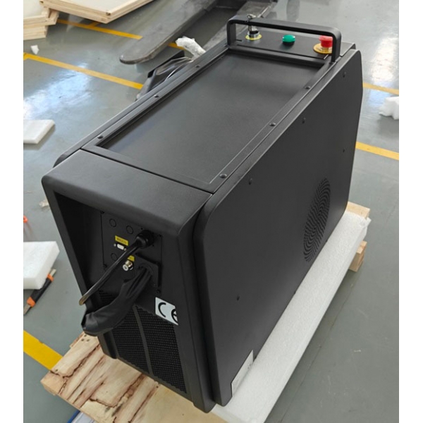Pulsed laser cleaning device