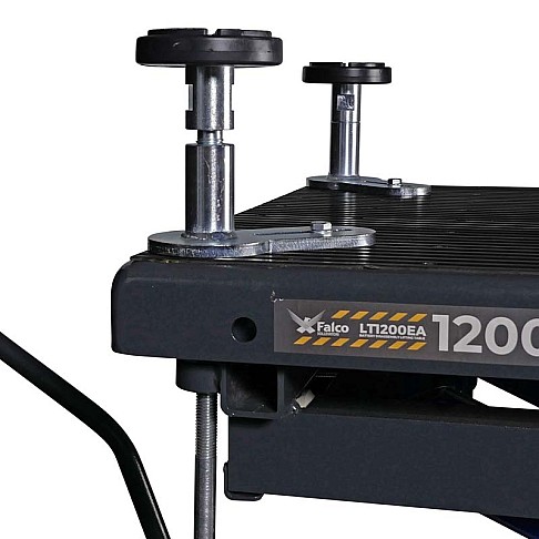 Мобильный электро-гидравлический ножничный подъемник для электромобилей 1200 кг