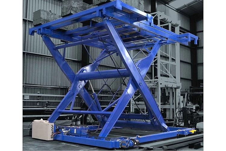 Industrial goods lifts for warehouses and factories