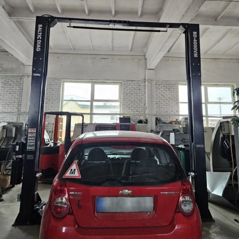 Dviejų kolonų keltuvas sinchronizuojamas per viršų, 3 + 3 pakopų letenomis 4T BD-4000VM33