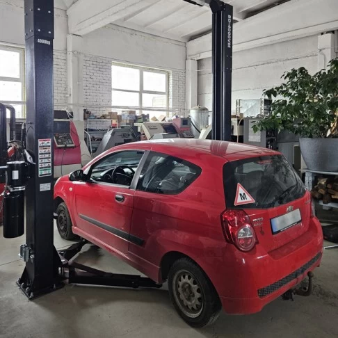 Dviejų kolonų keltuvas sinchronizuojamas per viršų, 3 + 3 pakopų letenomis 4T BD-4000VM33