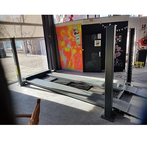 Четырёхстоечный парковочный подъёмник Standard