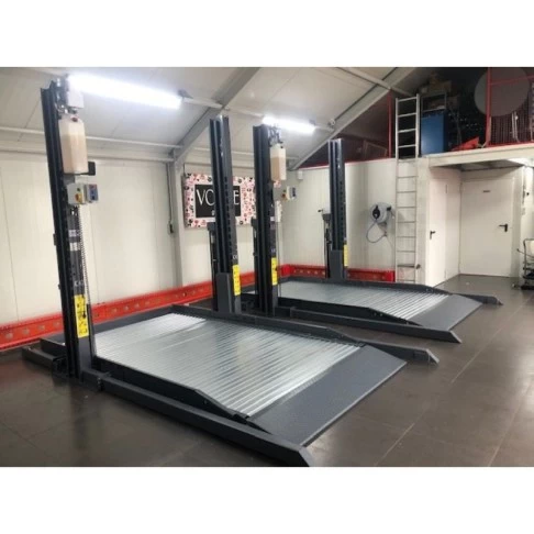 Dviejų kolonų parkingo keltuvas grindiniam šildymui