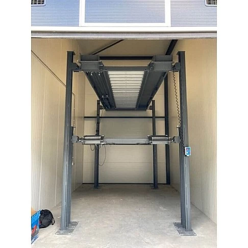 Четырёхстоечный парковочный подъёмник на три автомобиля