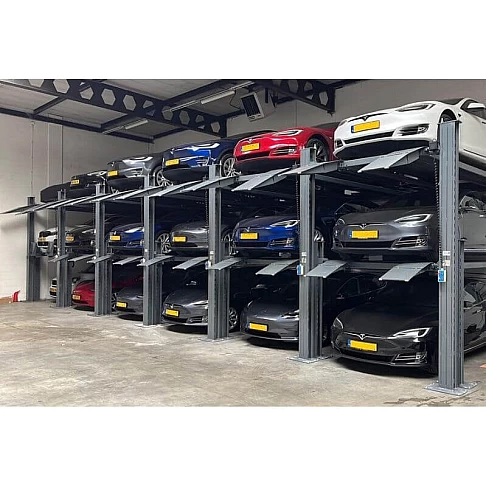 Четырёхстоечный парковочный подъёмник на три автомобиля