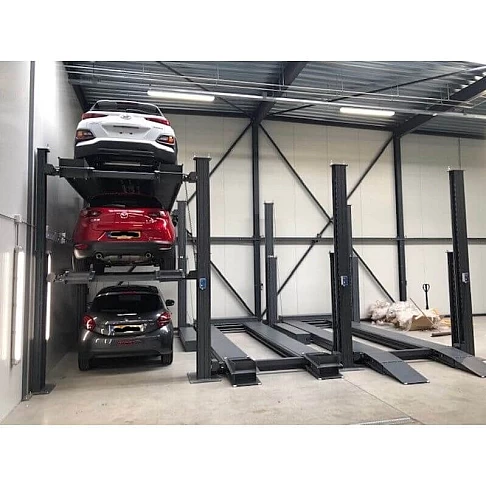 Четырёхстоечный парковочный подъёмник на три автомобиля