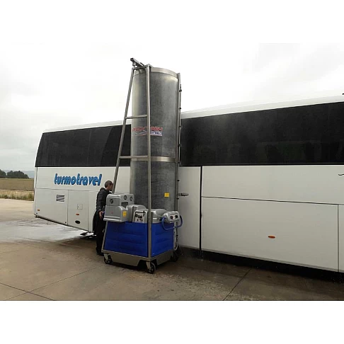 Self-propelled bus and truck washing diesel machine Speedy Wash A225 LX – CH