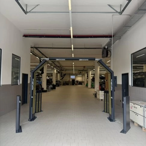 Bekontaktė ratų suvedimo ir automatinė kėbulo pažeidimų patikros sistema INNOVARE FASTLIGN PLUS