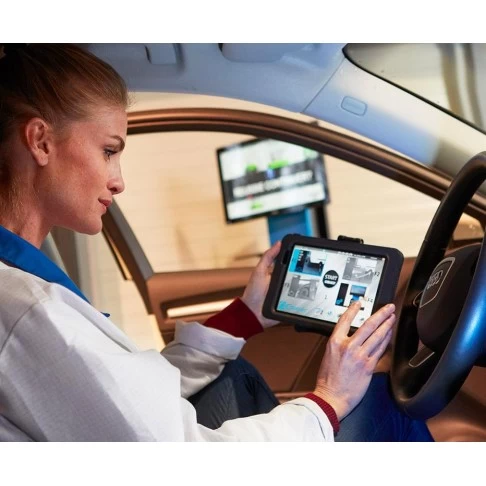 Exhaust test equipment with CAP3500 GO Workshop tablet