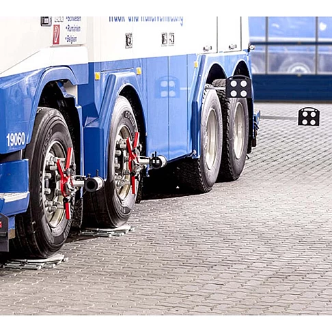 Camera-based computerized wheel/axle alignment system for heavy-duty vehicles Haweka AXIS4000 PRO