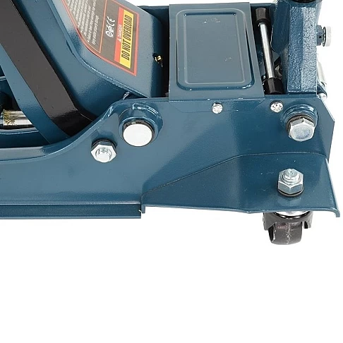 Domkratas su ratukais 3t pažemintas